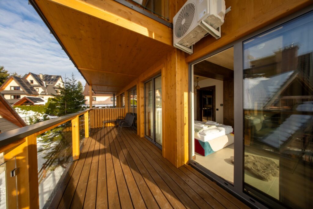 Drewniany balkon Primavera Apartament z widokiem na góry
