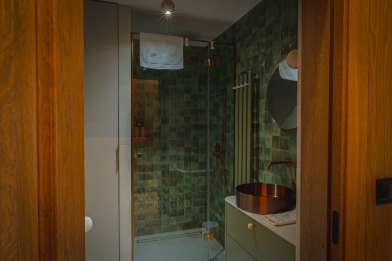 Prysznic walk-in w łazience Studia